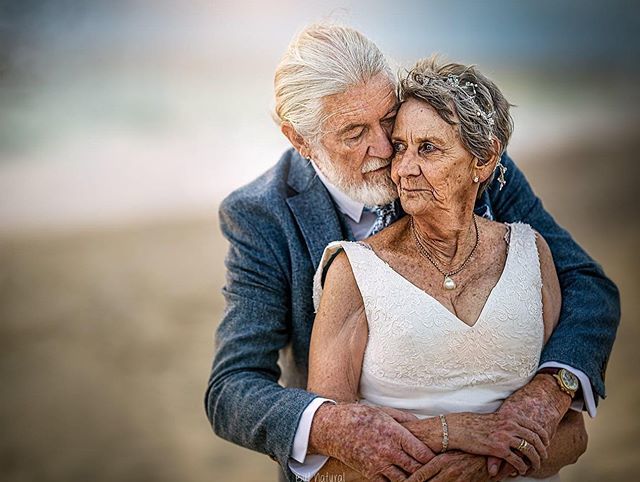 55 năm sau đám cưới, cụ ông tiết lộ muốn lấy luôn vợ từ ánh nhìn đầu
