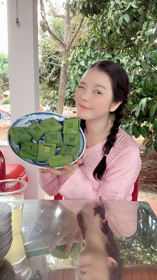 Đại gia đình Đông Nhi quây quần bên nhau, Lý Nhã Kỳ lão hóa ngược