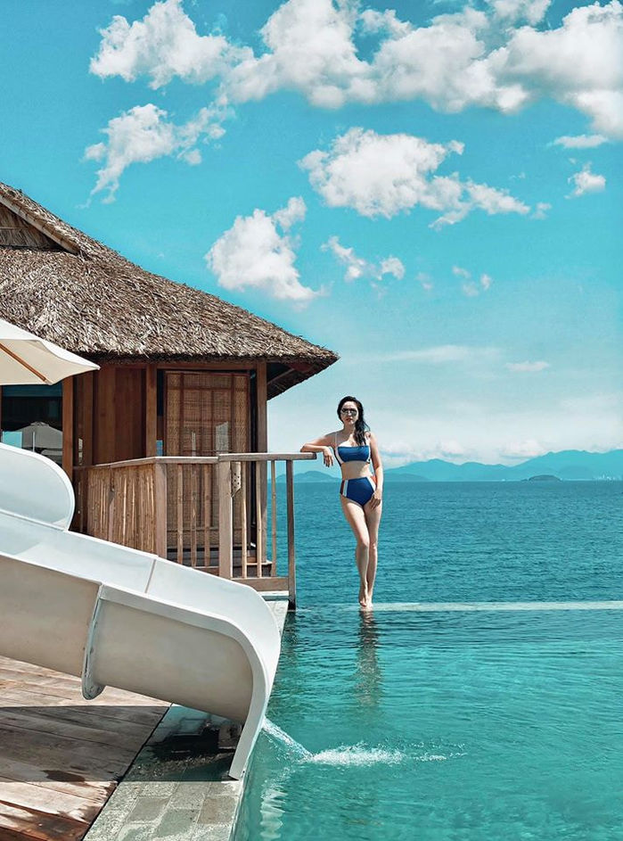 Đại gia đình Đông Nhi quây quần bên nhau, Lý Nhã Kỳ lão hóa ngược