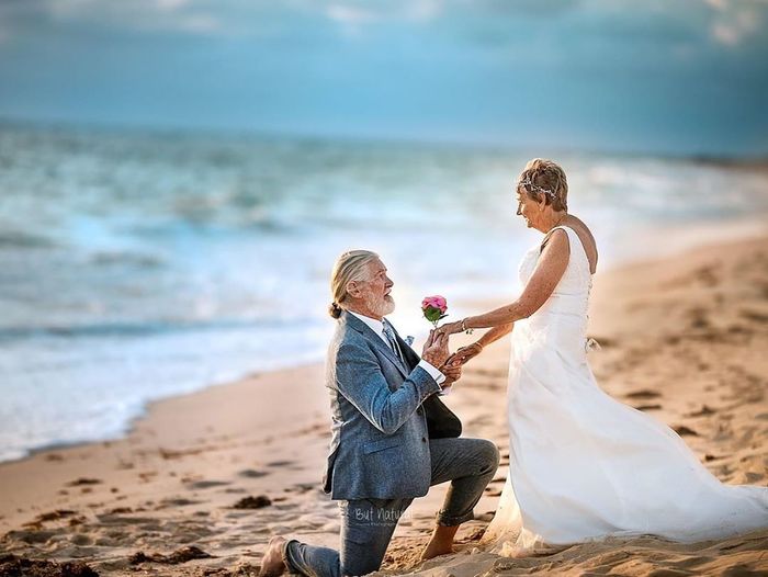 55 năm sau đám cưới, cụ ông tiết lộ muốn lấy luôn vợ từ ánh nhìn đầu