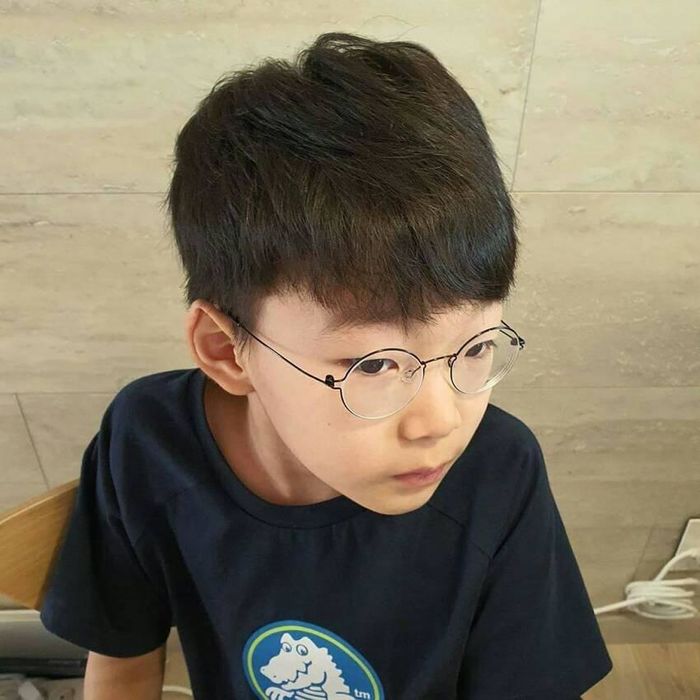 Daehan, Minguk, Manse ngày càng ra dáng người lớn trong ảnh mới khoe
