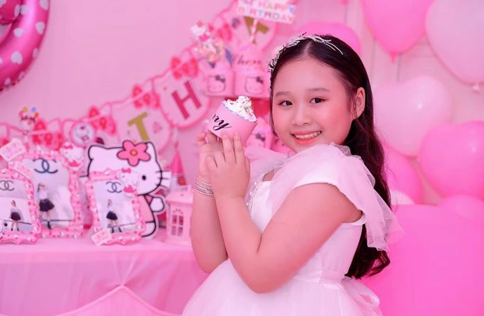 Mẹ 8x chi hẳn nửa tỷ đồng để mua quà mừng sinh nhật con gái 9 tuổi