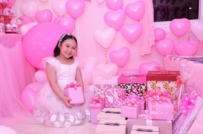 Mẹ 8x chi hẳn nửa tỷ đồng để mua quà mừng sinh nhật con gái 9 tuổi