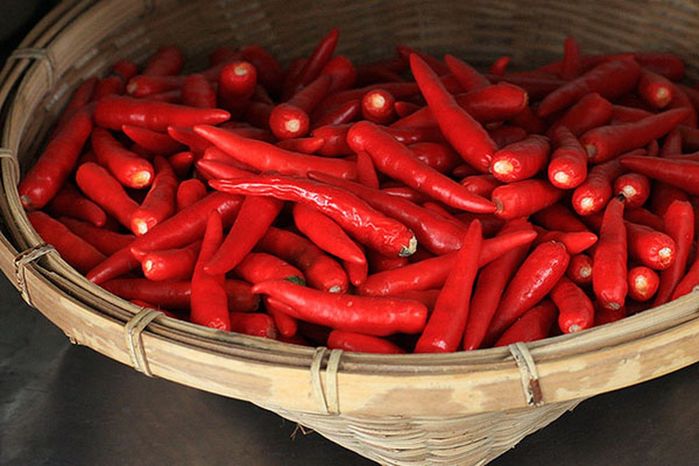 Sang Mỹ, Nhật: Sản phẩm bình dân như chổi, ớt cũng trở nên đắt đỏ