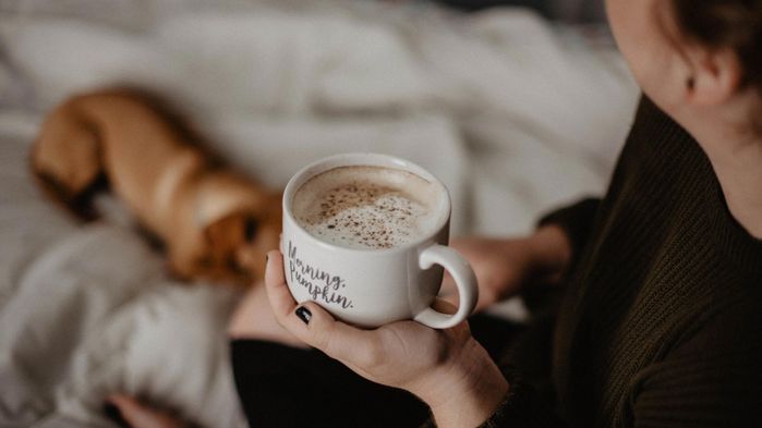 Có kiểu con gái: Trà sữa mời không uống, thiếu cà phê chẳng sống nổi