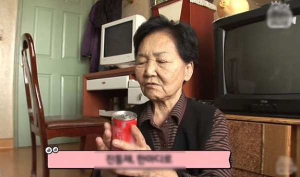 Bà cụ 74 tuổi uống nước ngọt liên tục 40 năm vì lý do hết sức đau lòng