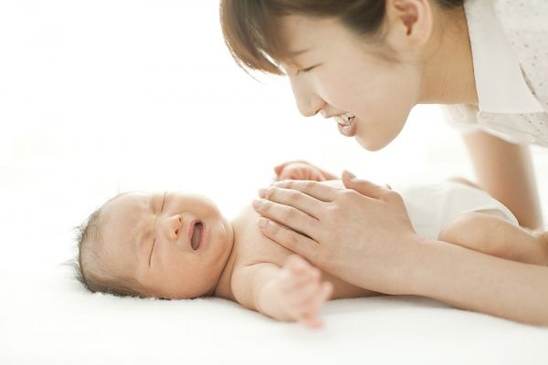 Mẹo vặt “chữa cháy” khi cần: Lấy dằm khỏi da, tưới cây dù chẳng ở nhà