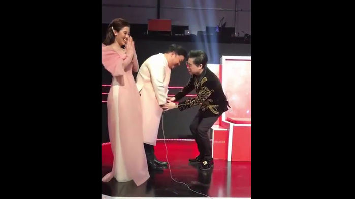 Cái cúi đầu xin lỗi của Quang Lê và vấn nạn đi trễ nhức nhối showbiz