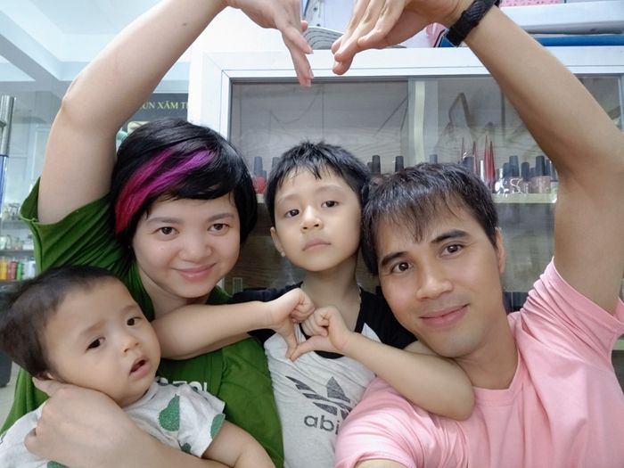 Chuyện tình yêu cảm động của chàng liệt 2 chân và cô gái quen qua mạng