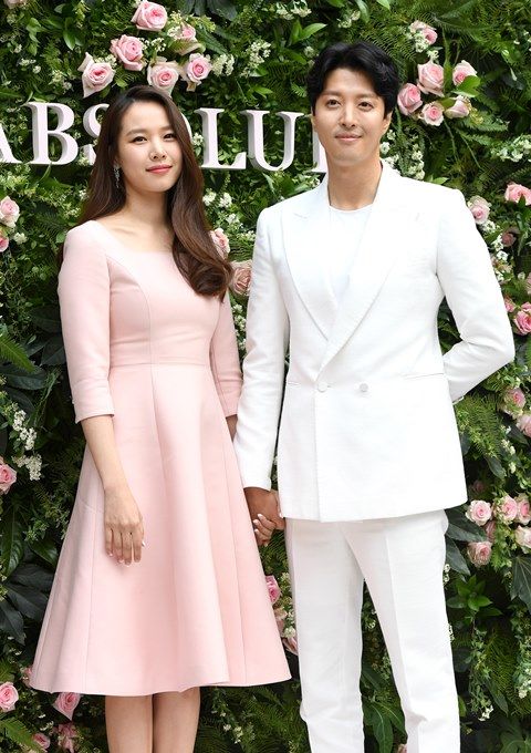 Lee Dong Gun ly hôn vợ sau 3 năm chung sống, fan mừng cho Jiyeon