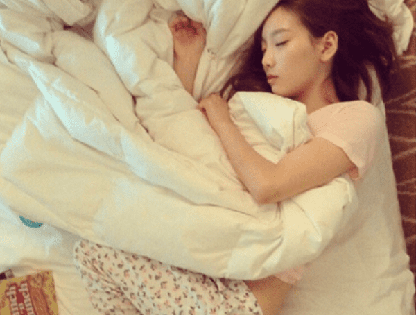 Thói quen khó đỡ khi ngủ của sao Hàn