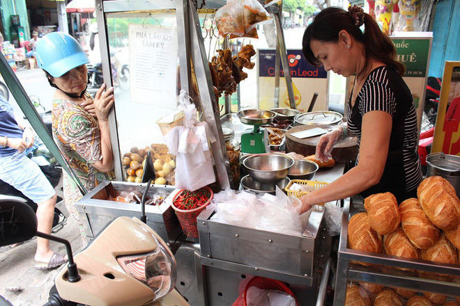 5 loại bánh mì dân Sài Gòn du khách cực mê