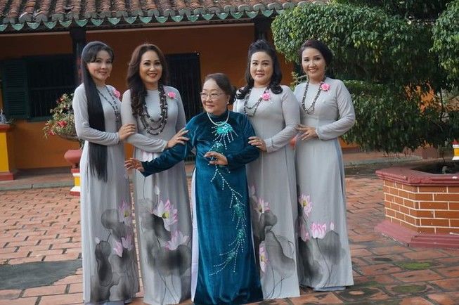 Chị em ruột cùng gia nhập Vbiz: 4 chị em NS Thanh Hằng đều thành danh