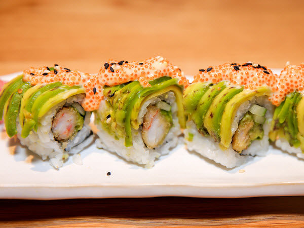 Đâu chỉ làm sinh tố: Bơ chiên trứng gà hay cuộn sashimi đều cực ngon