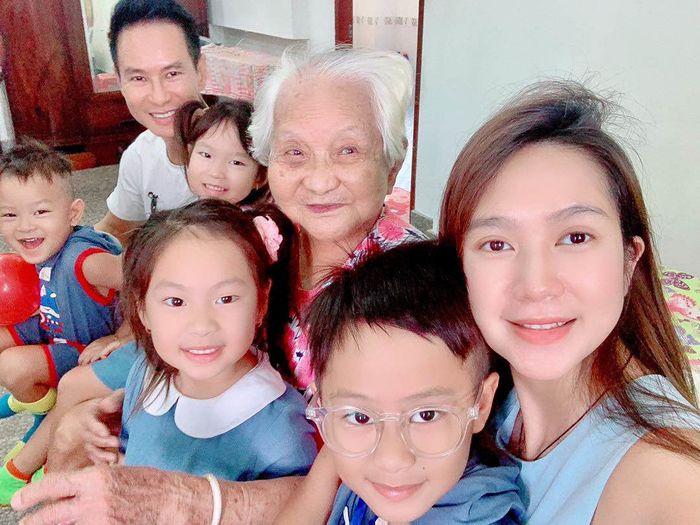 Chung khung hình, Cherry nhà Lý Hải Minh Hà được khen xinh hơn mẹ