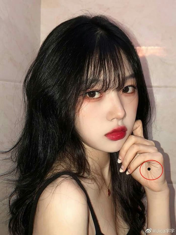 Có nốt ruồi ở môi, lòng bàn tay…chớ tẩy xóa kẻo đánh mất cả vận may