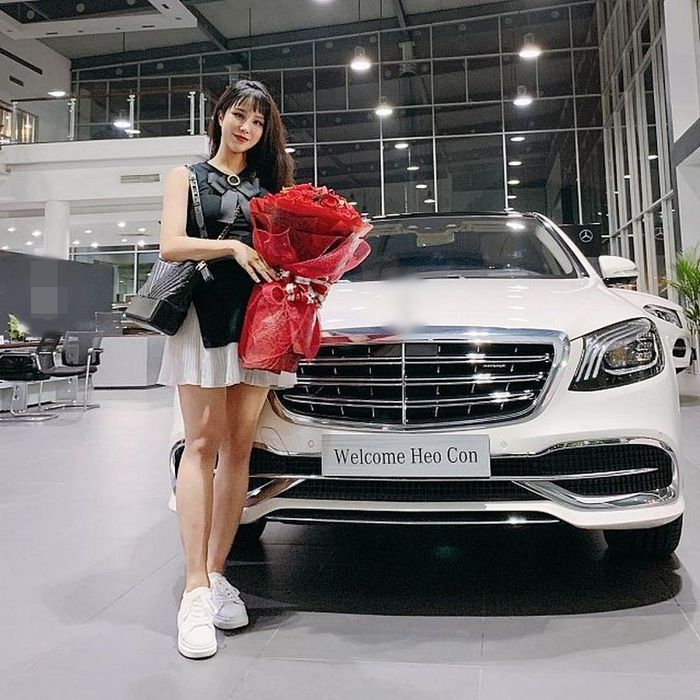 Cuộc sống của các bà mẹ 2 con: Nhà sang, xế xịn, được cưng như trứng