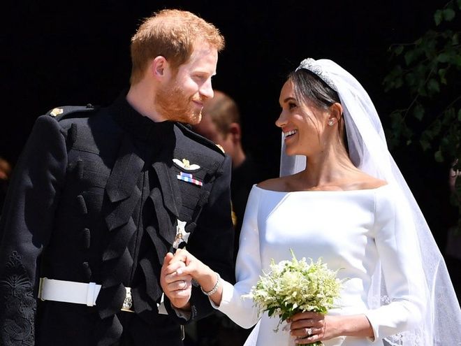 Hé lộ đời tư trong tự truyện, Harry - Meghan bị cho đánh bóng tên tuổi