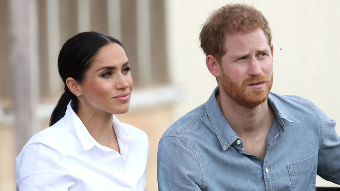 Hé lộ đời tư trong tự truyện, Harry - Meghan bị cho đánh bóng tên tuổi