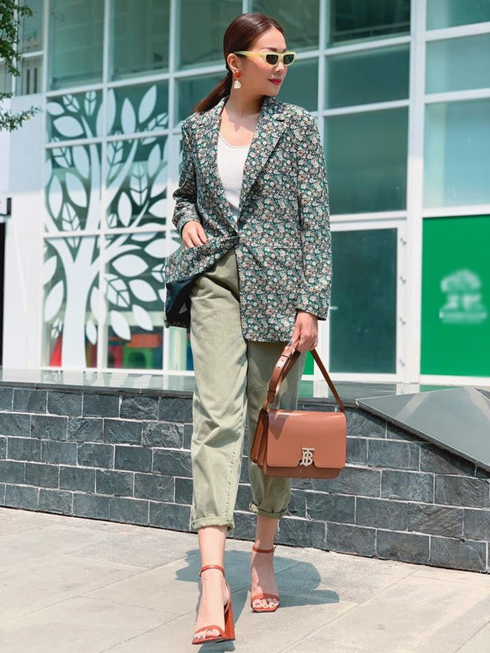 Đại gia đình Đông Nhi quây quần bên nhau, Lý Nhã Kỳ lão hóa ngược