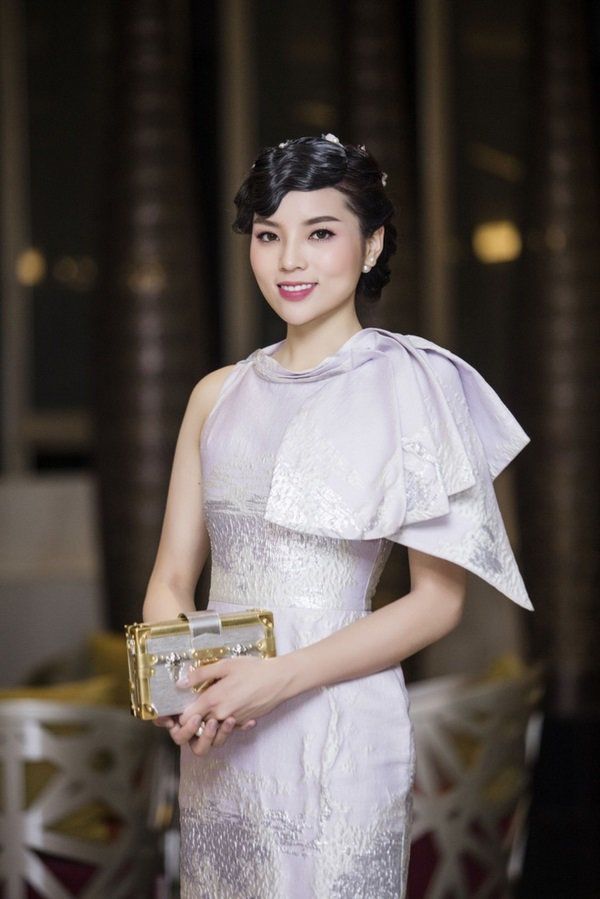 Dàn Hoa hậu Việt chuyển hướng gợi cảm: Thùy Linh, Tiểu Vy