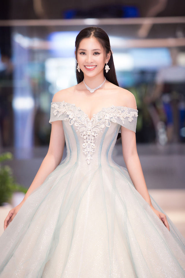 Dàn Hoa hậu Việt chuyển hướng gợi cảm: Thùy Linh, Tiểu Vy