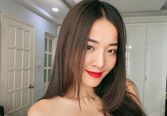 Đệ nhất tiểu tam Karen Nguyễn có vòng eo 60 nhờ gập bụng