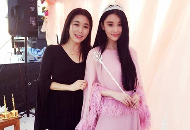 Đẹp cỡ Lưu Thi Thi, Lưu Diệc Phi vẫn lép vế trước nhan sắc mẹ ruột