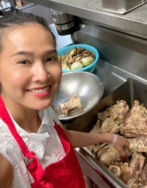Sao Việt mở nhà hàng trên đất Mỹ: Đan Trường bán đồ ăn nhanh