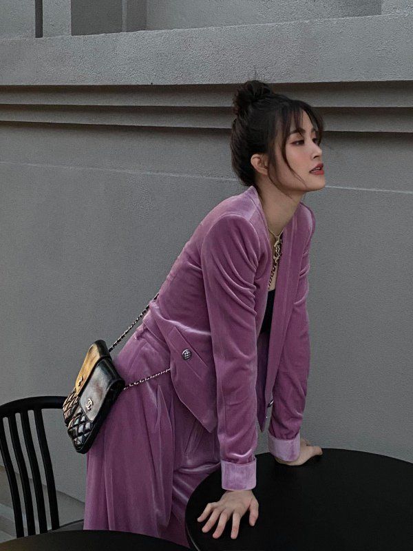 Đông Nhi bầu bí vẫn diện croptop khoe eo: Bà bầu sành điệu nhất là đây