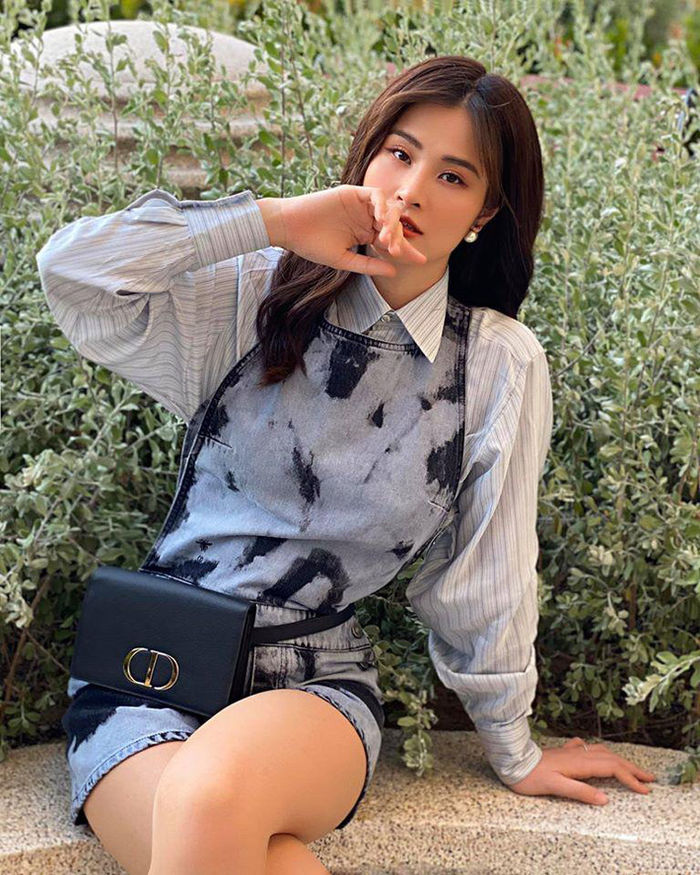 Đông Nhi bầu bí vẫn diện croptop khoe eo: Bà bầu sành điệu nhất là đây