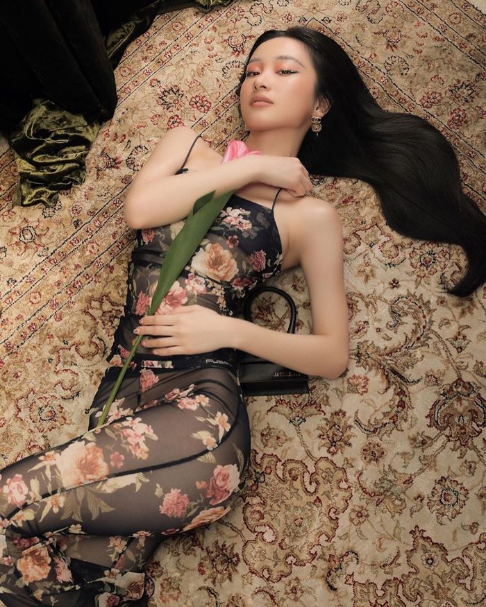 Jun Vũ đụng độ một 9 một 10 với Ngọc Trinh khi diện đồ xuyên thấu