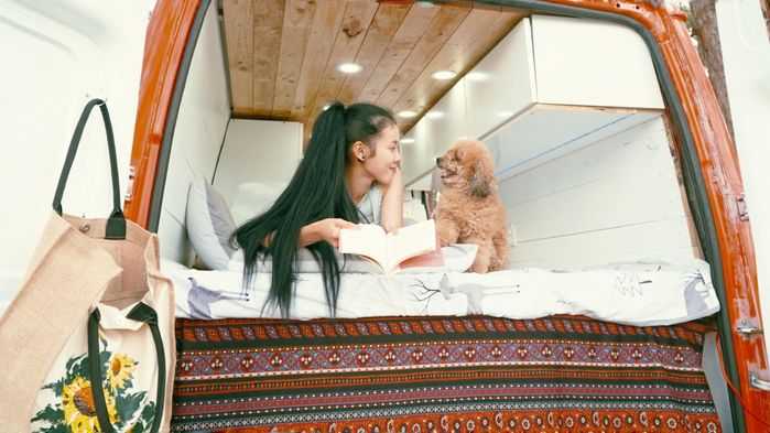 Cặp đôi 9X bỏ 120 triệu mua ô tô cũ làm thành căn nhà di động