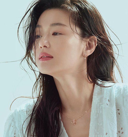 Jun Ji Hyun gây sốt với bộ ảnh mới xinh đẹp, khí chất sang chảnh