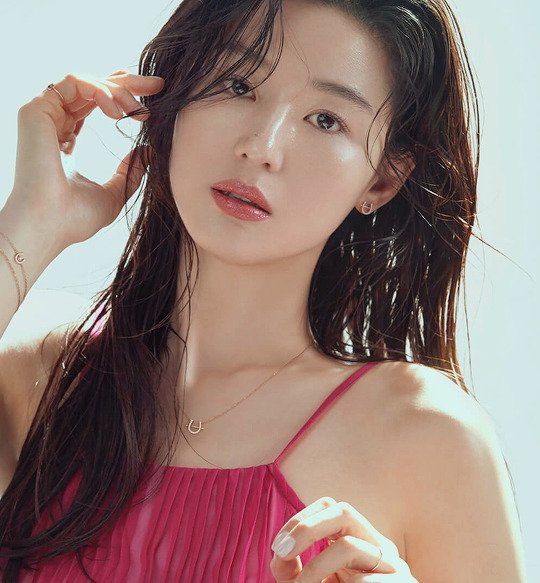 Jun Ji Hyun gây sốt với bộ ảnh mới xinh đẹp, khí chất sang chảnh