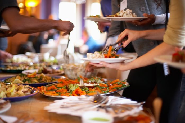 Để tăng lợi nhuận, nhà hàng buffet đổi vị trí món ăn, kích thước đĩa
