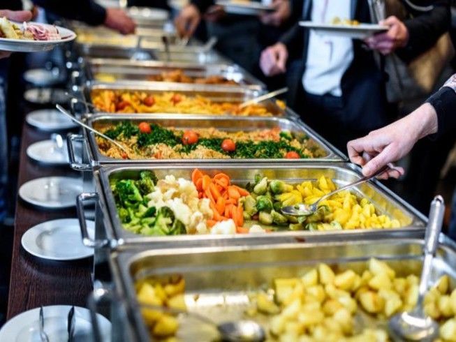 Để tăng lợi nhuận, nhà hàng buffet đổi vị trí món ăn, kích thước đĩa