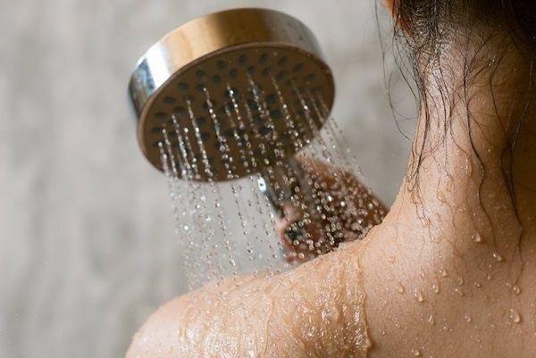 3 thói quen tắm tai hại: Nguy hiểm nhất là tắm sau khi uống bia rượu