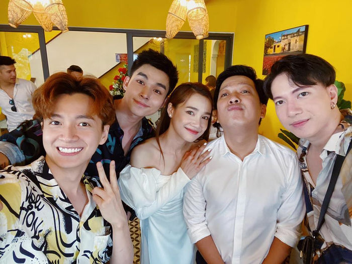 Ảnh sao Việt 19/5: Vân Hugo khoe nhẫn kim cương, Ngọc Trinh eo 53