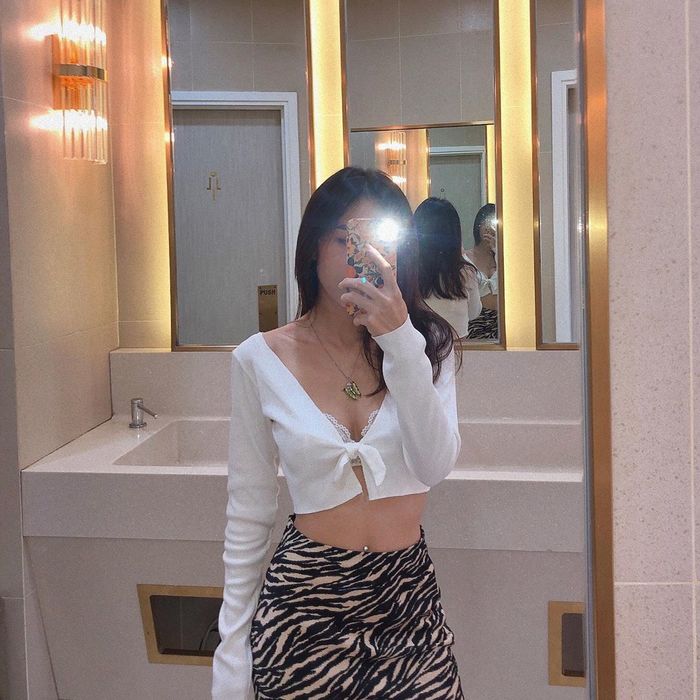 Áo croptop buộc dây đang hot rần rần Instagram: Liệu bạn dám thử?