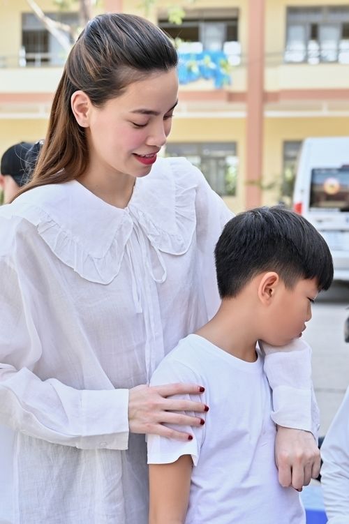 Hà Hồ trong 3 tháng đầu bầu bí: Du lịch sang chảnh, ăn diện cực chất