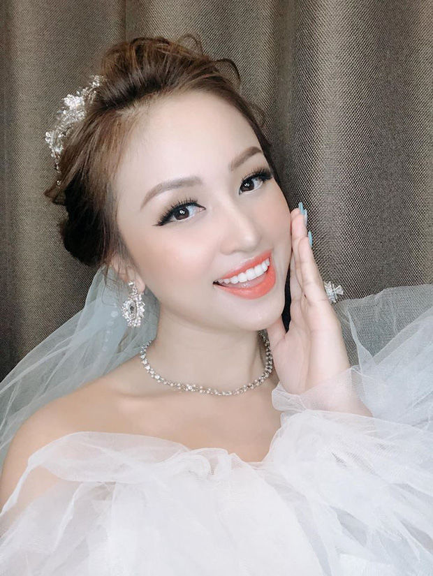 Hà Hồ, Vân Hugo... và những mẹ đơn thân tìm được hạnh phúc sau đổ vỡ