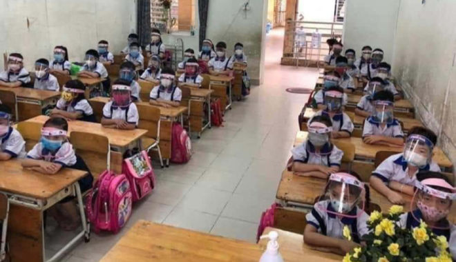 Học sinh đeo tấm chắn hạt bắn dễ bị mỏi mắt, có thể gây cận