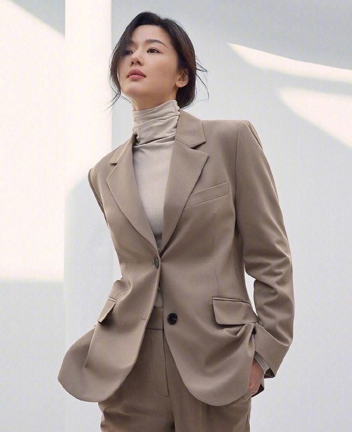 Hót hòn họt style diện suit nam tính: Victoria Bekham sang trọng