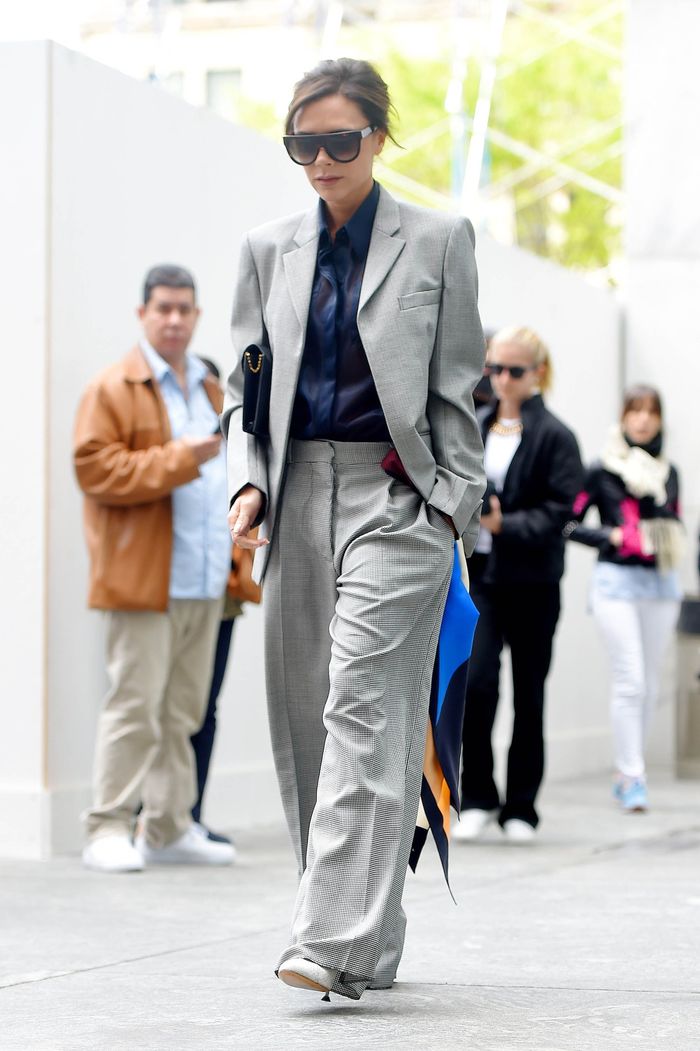 Hót hòn họt style diện suit nam tính: Victoria Bekham sang trọng