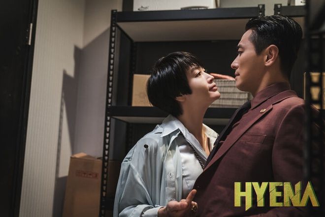 Chị đại Kim Hye Soo ở tuổi 50: Cắt tóc tém vẫn khí chất ngợp trời