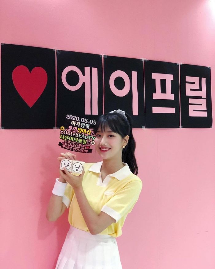 Idol Kpop mê mệt chun cột tóc vải “rẻ bèo”: Joy trông điệu đà