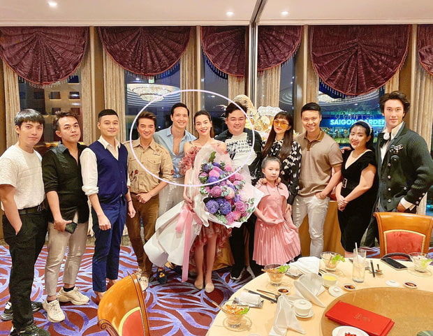 Hà Hồ - Kim Lý tái xuất giữa tin mang thai, Nhã Phương khoe eo thon