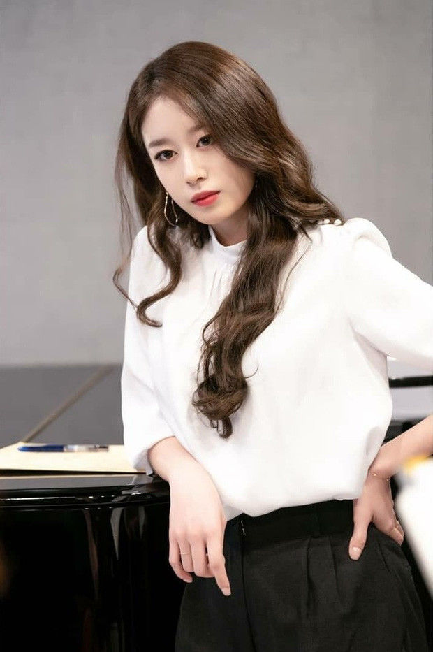 Lee Dong Gun ly hôn vợ sau 3 năm chung sống, fan mừng cho Jiyeon