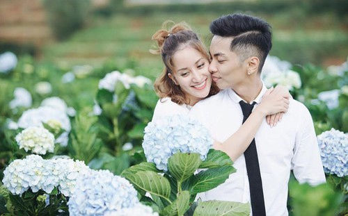 Khánh Thi gây chú ý khi liên tục đăng status tâm trạng